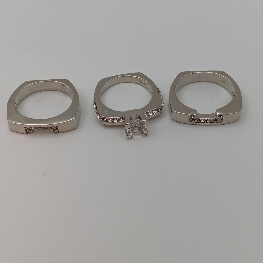 Chic Silver Ring With Clear Gemstone - image 5